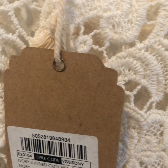 Beautiful lace top, pairs well with a pair of jeans - Picture 2 of 2